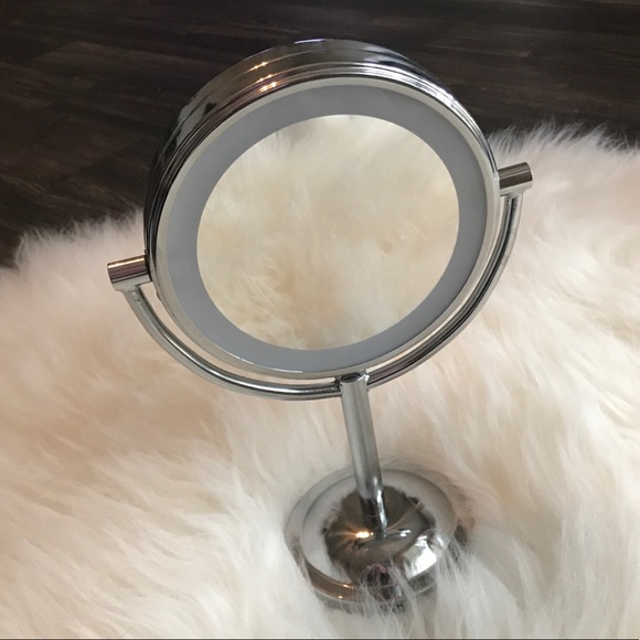 3/$50 💜HOST PICK💜 Conair Lighted Vanity Mirror - Picture 2 of 10
